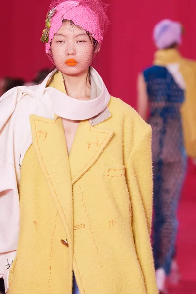 Look 10